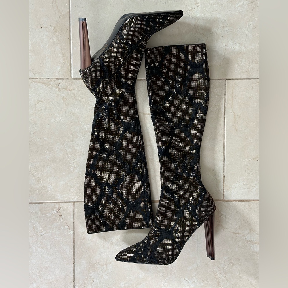 Aldo Calf Length pointed toe boot heel Snake Skin Shiny 10 Womens Plus Friendly